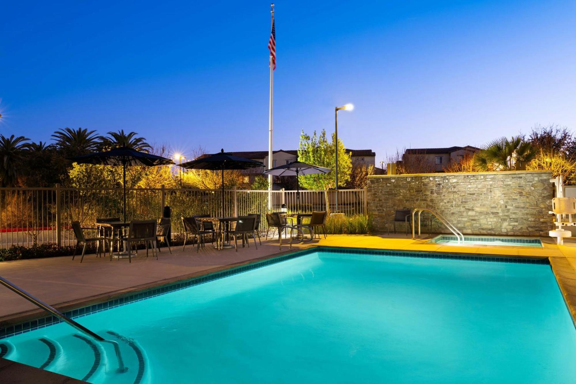 Courtyard By Marriott Sunnyvale Silicon Valley Extérieur photo