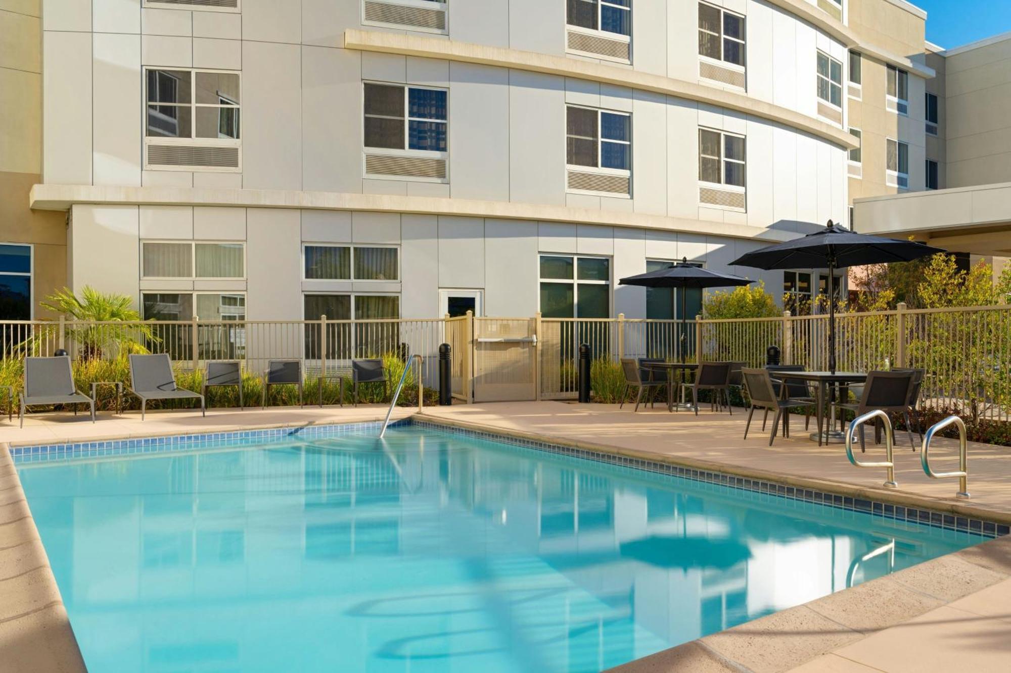 Courtyard By Marriott Sunnyvale Silicon Valley Extérieur photo